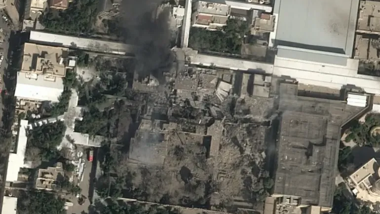 হামলায় আয়াতুল্লাহ আলী খামেনির প্রাসাদ ধ্বংস