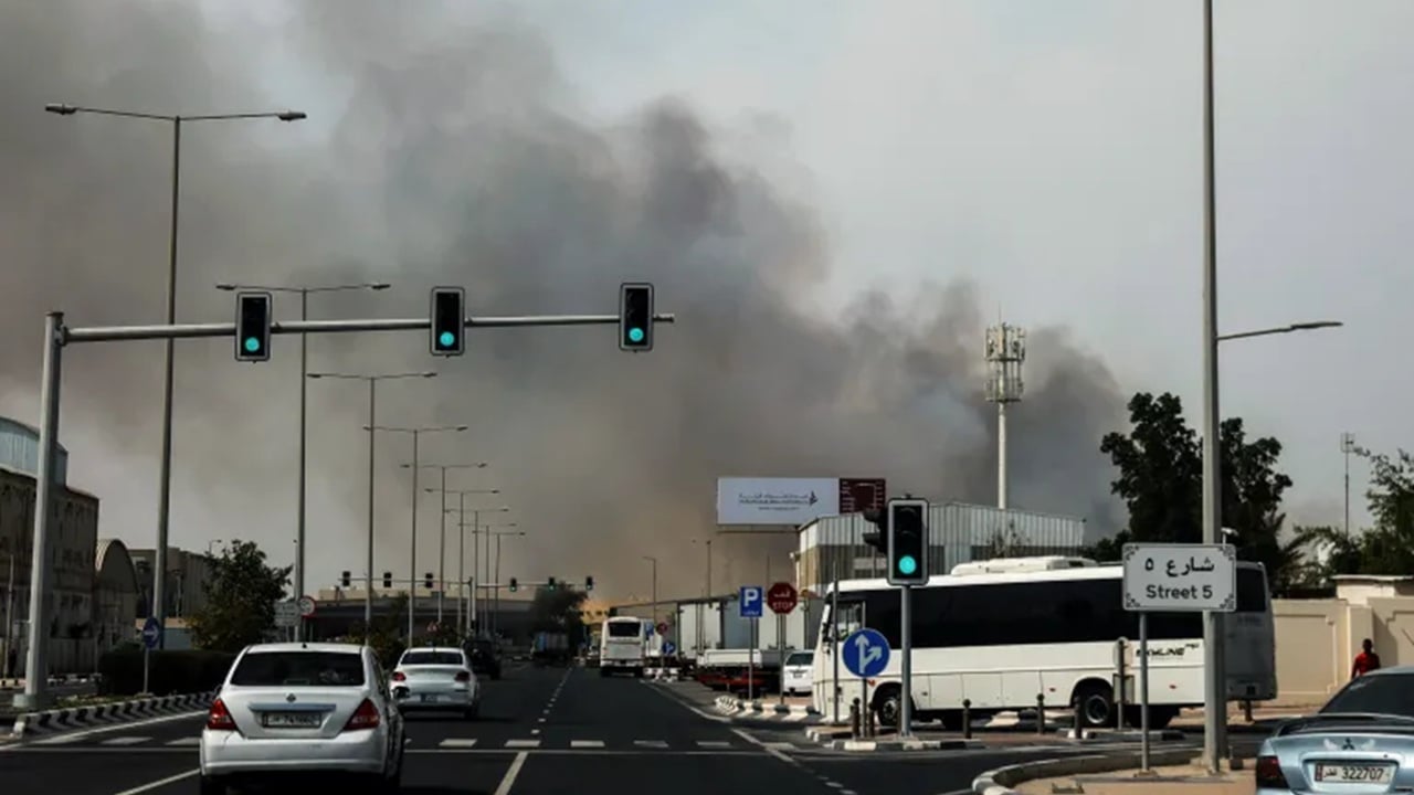 যুদ্ধ শেষের পথে দাবি ট্রাম্পের, বিশ্লেষকদের মতে কঠোর অবস্থানে ইরান