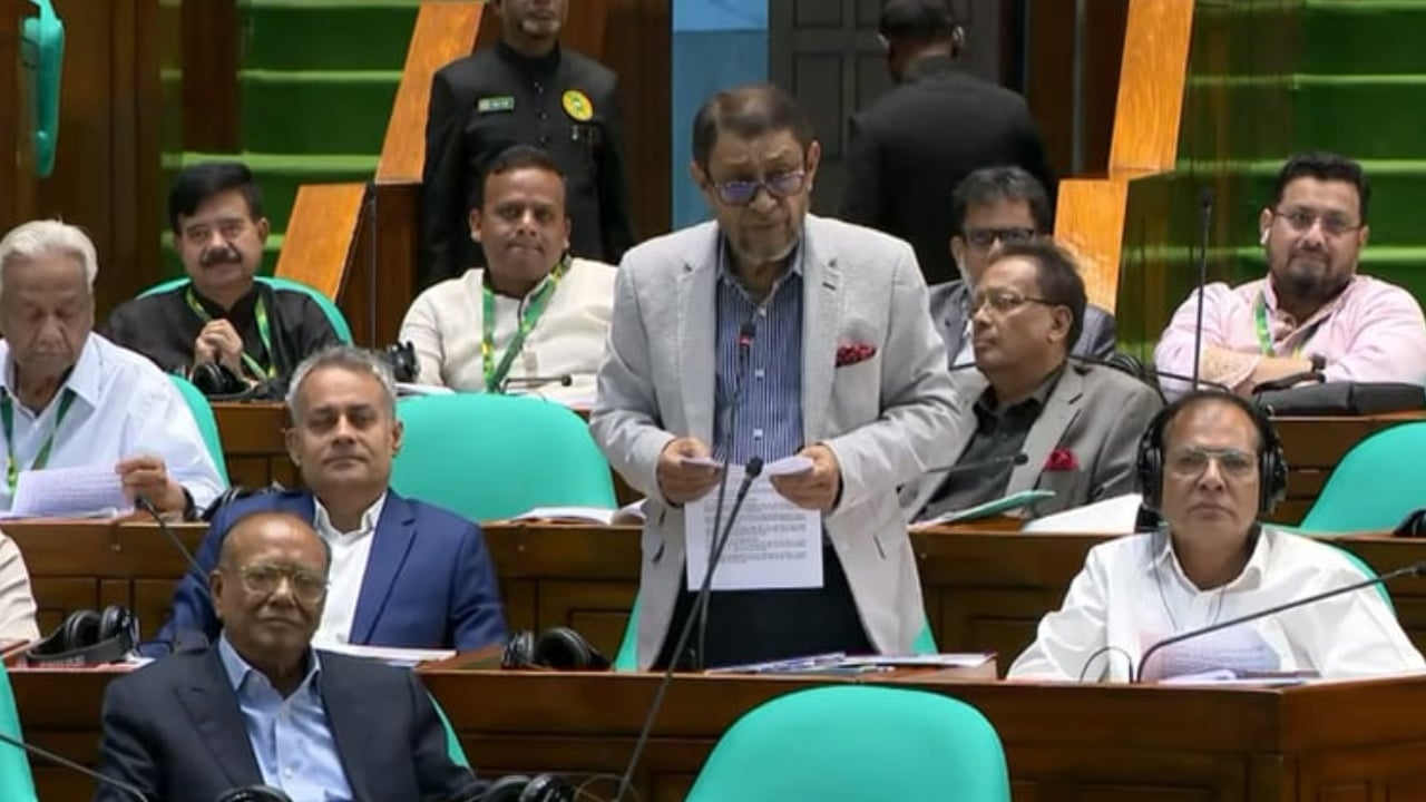 ১ লাখ স্বাস্থ্যকর্মী নিয়োগ দেবে সরকার: সংসদে স্বাস্থ্যমন্ত্রী