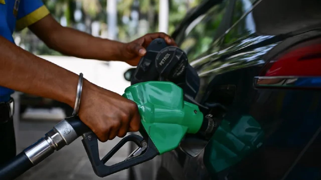 ‘জ্বালানি তেল রেশনিংয়ের সীমা আর থাকছে না’