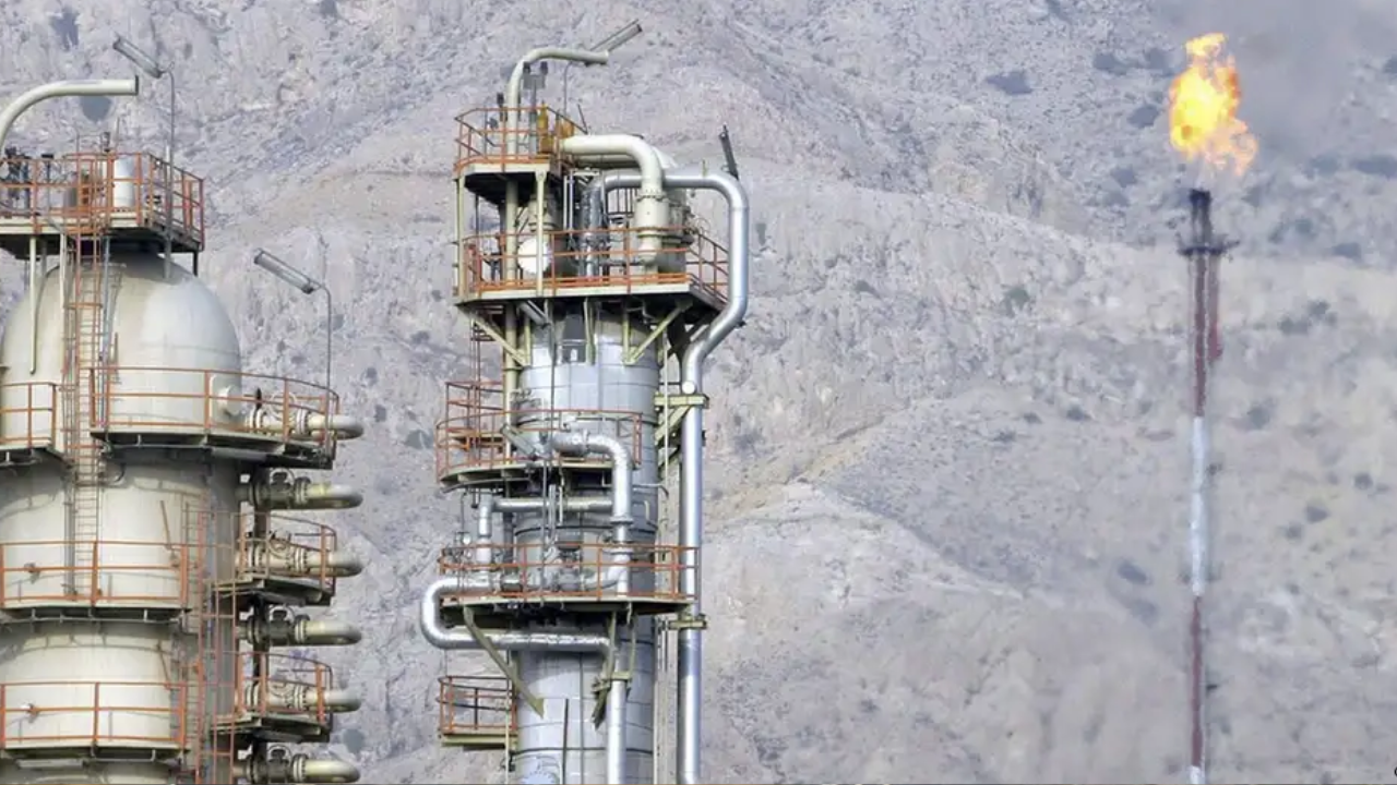 ২ মাসেই জ্বালানি সক্ষমতা ফেরাতে চায় ইরান