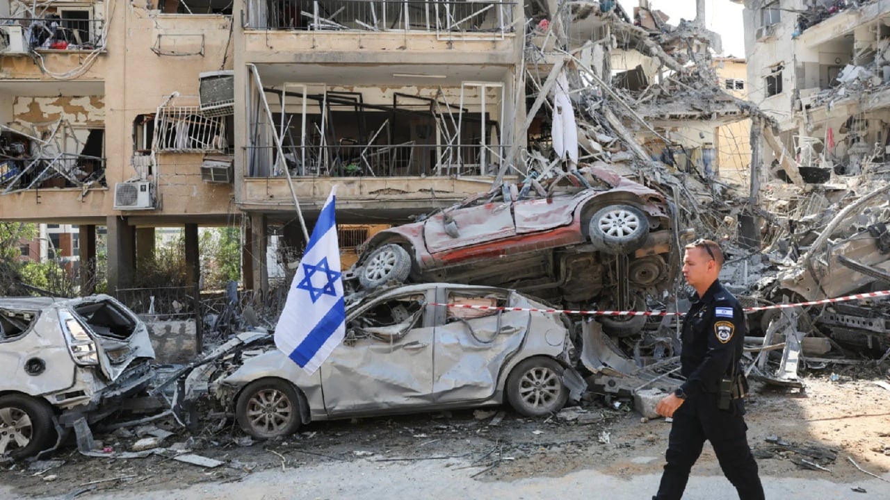 ইসরায়েলের কিরিয়াত শমোনায় ক্ষেপণাস্ত্রের আঘাত