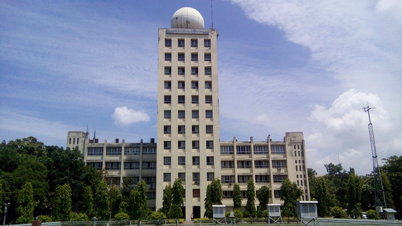 রাতের মধ্যে তীব্র ঝড়ের শঙ্কা