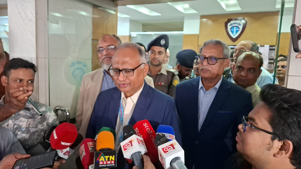 সরকারের প্রত্যাশা পূরণে সহযোগী হিসেবে পদত্যাগ করেছি: দুদক চেয়ারম্যান