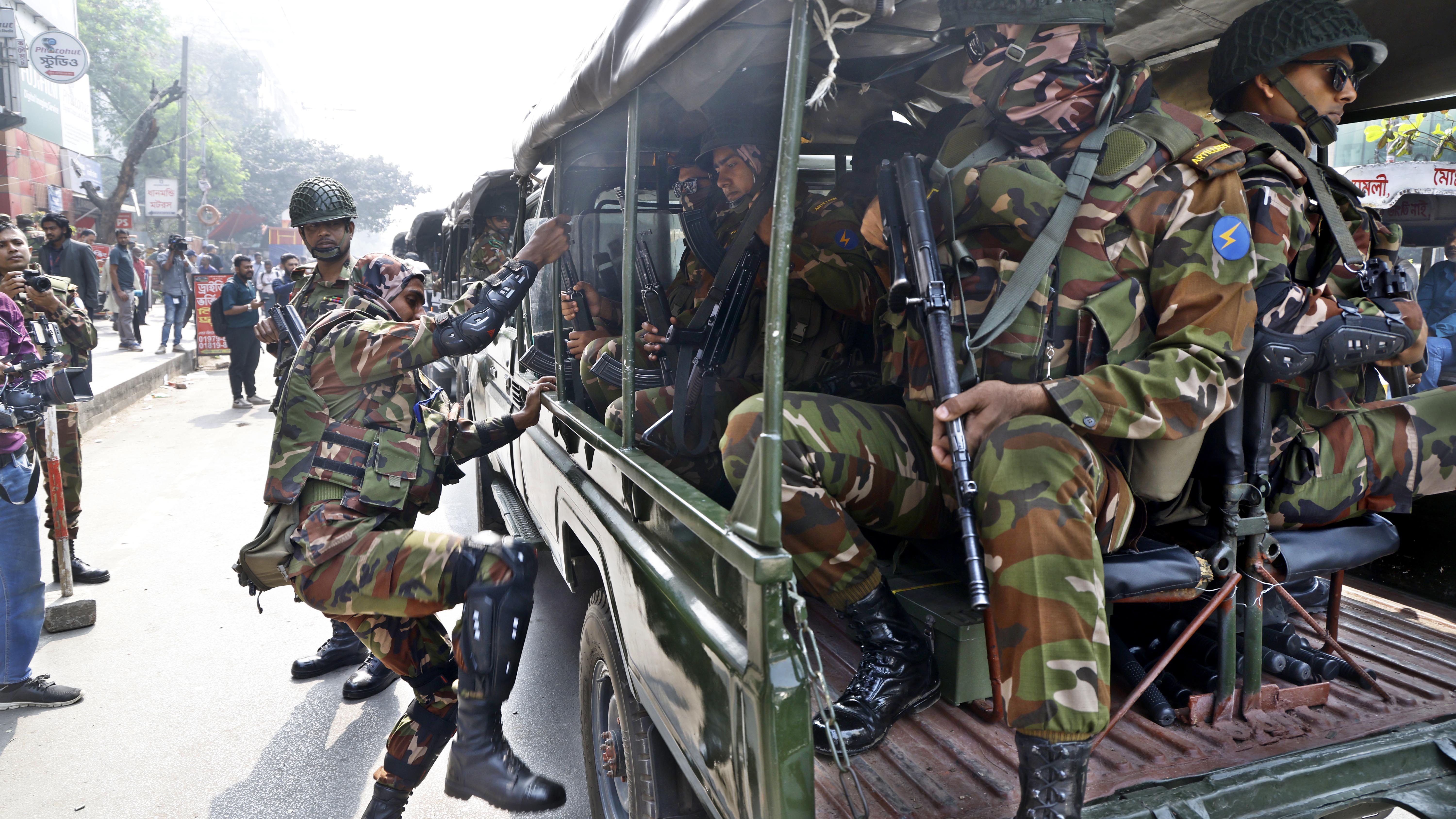 রাজধানীতে যৌথ বাহিনীর নিরাপত্তা