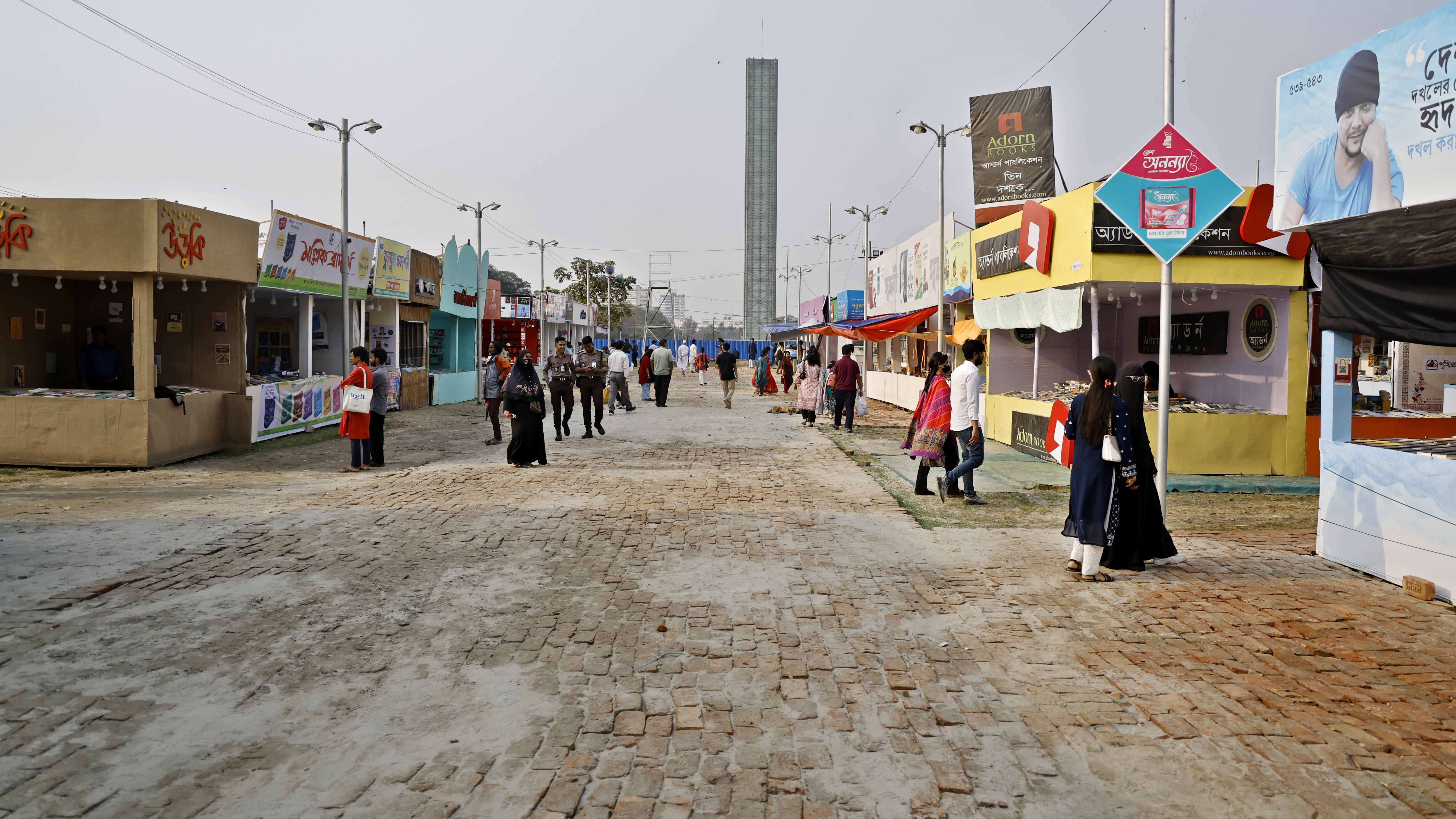 বিকেলে মেলা প্রাঙ্গণ ছিলো এমনই ফাঁকা