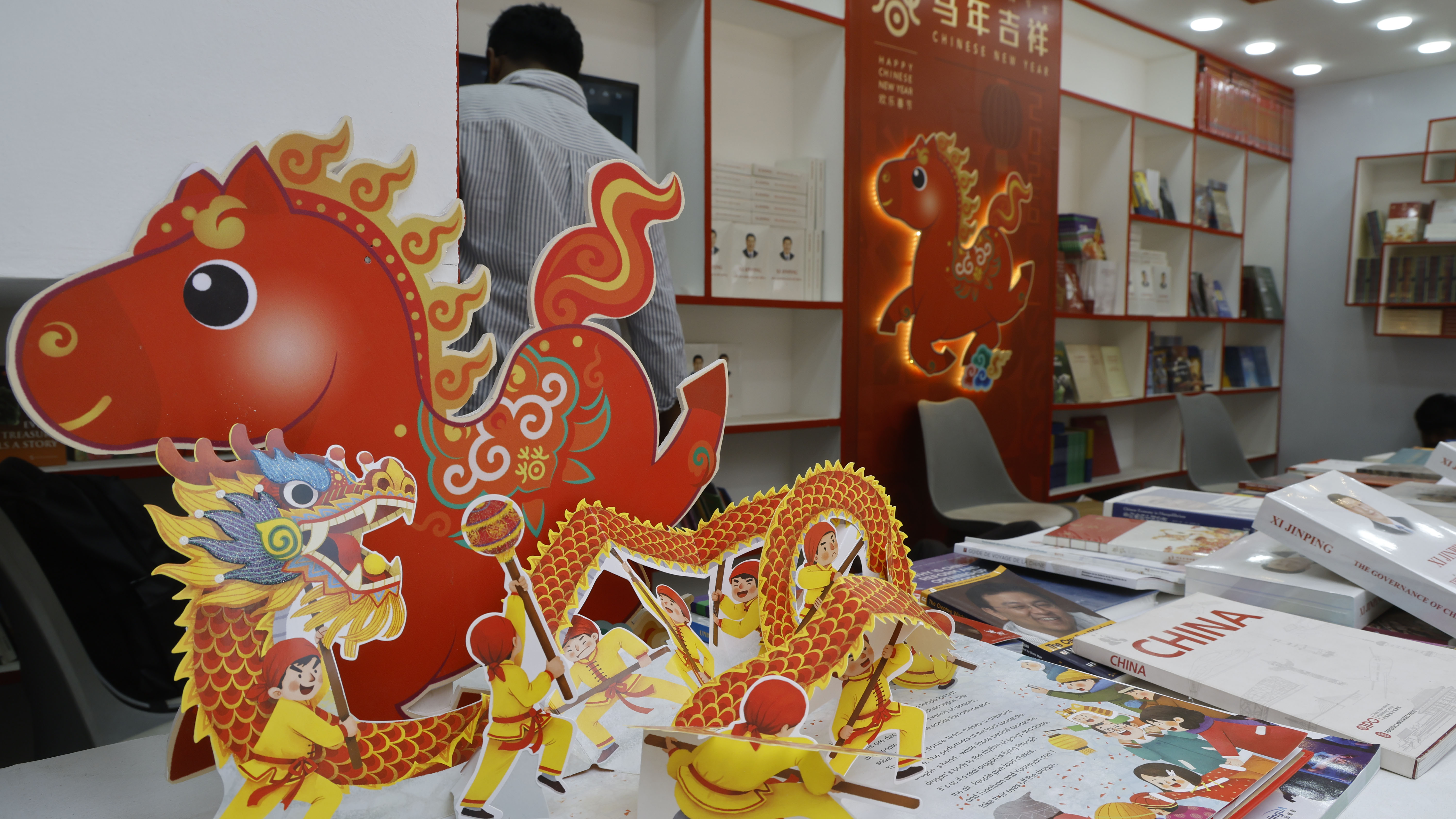 বাংলা একাডেমিতে বসেছে চায়না বুক স্টল