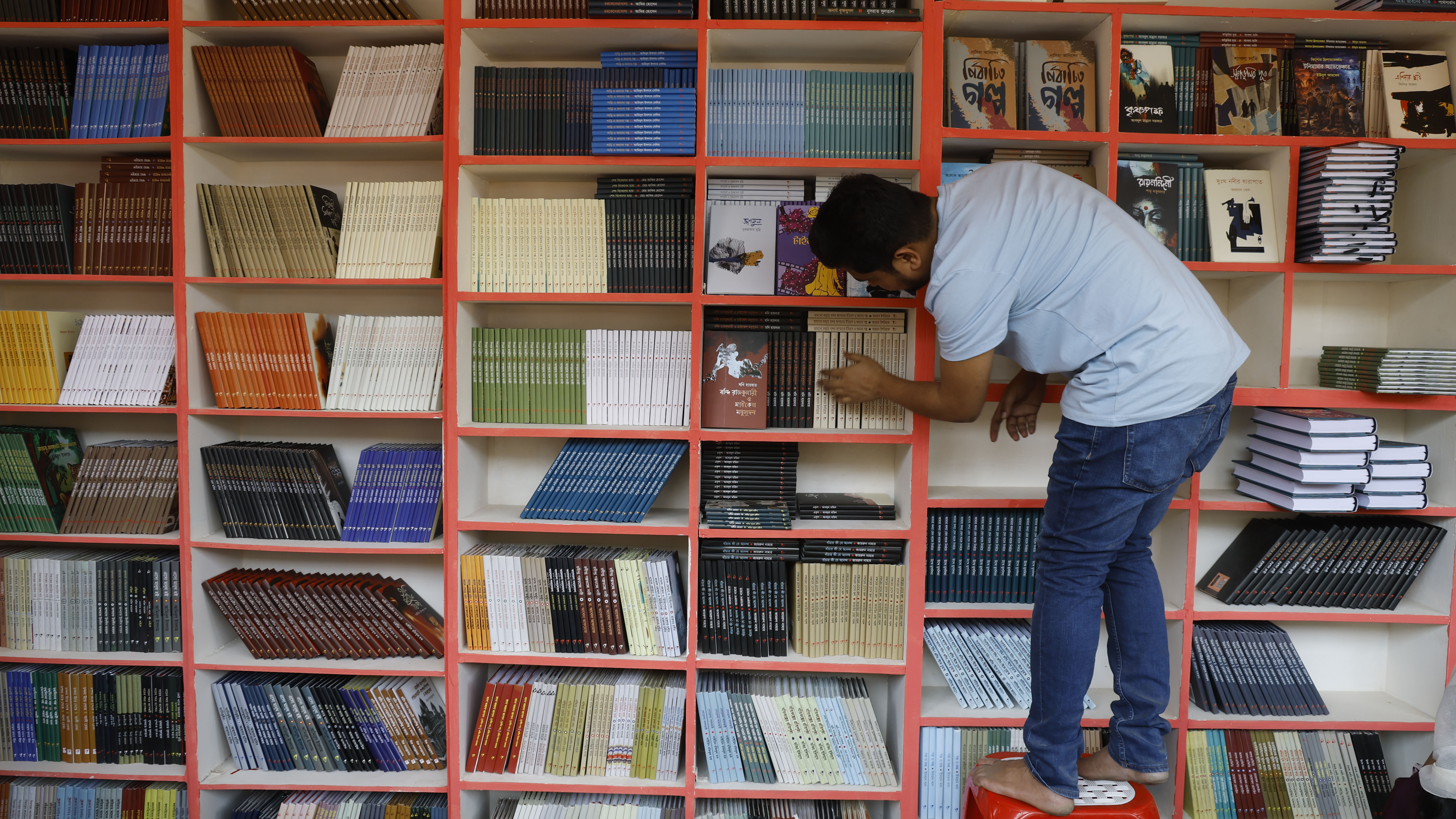 বইমেলার শেষ পর্যায়ের প্রস্তুতি