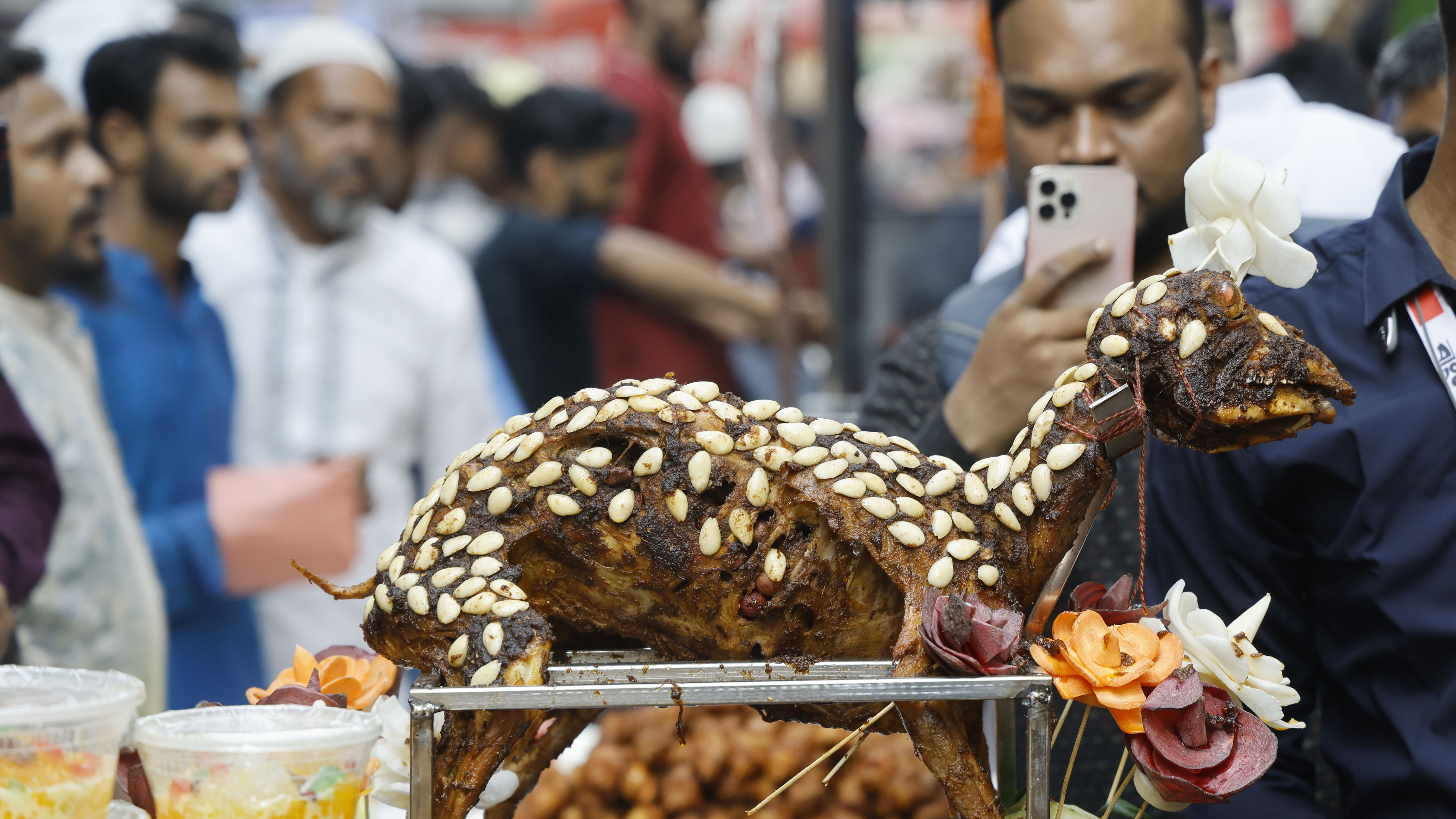 পুরান ঢাকার ঐতিহ্যবাহী ইফতার