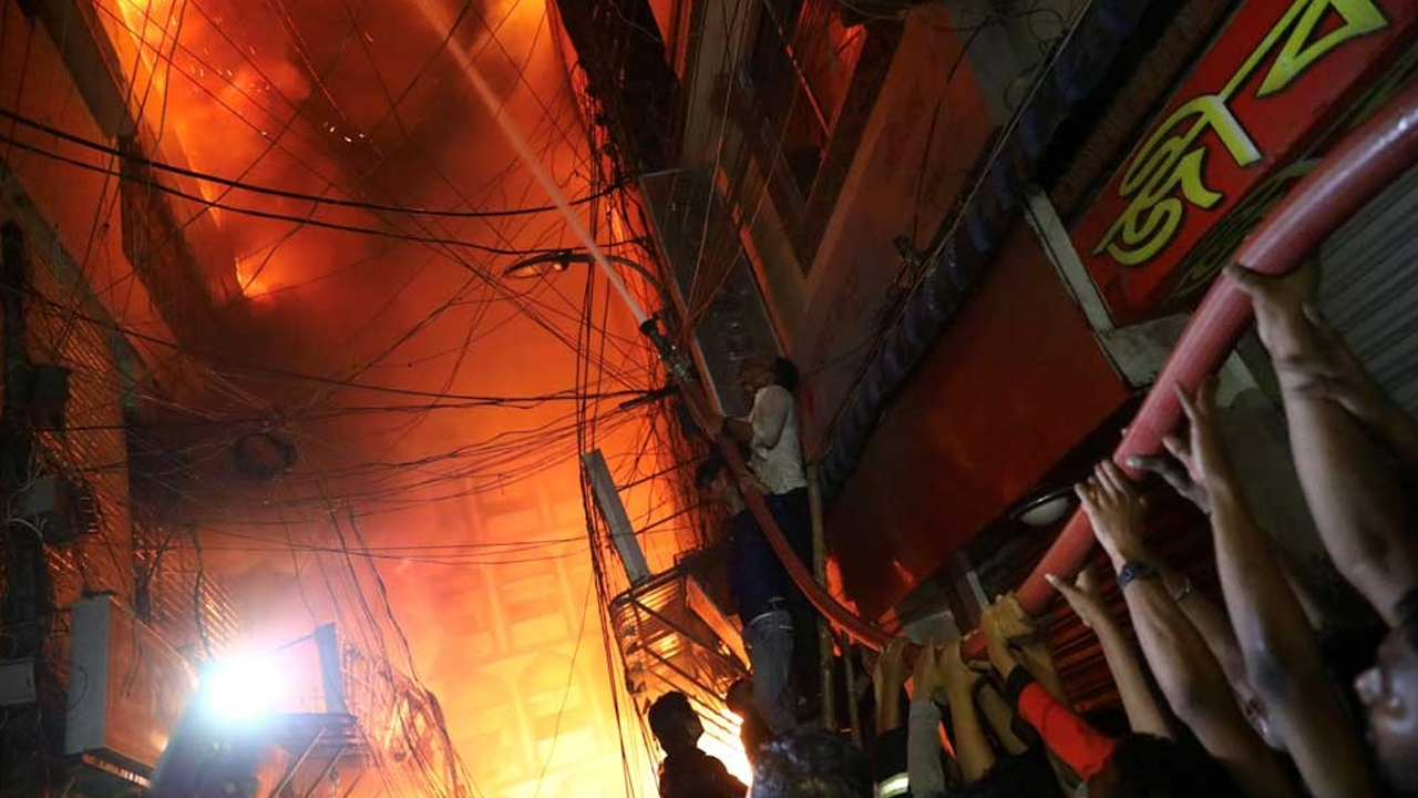 চুড়িহাট্টা অগ্নিকাণ্ডের সাত বছরেও বিচার মেলেনি