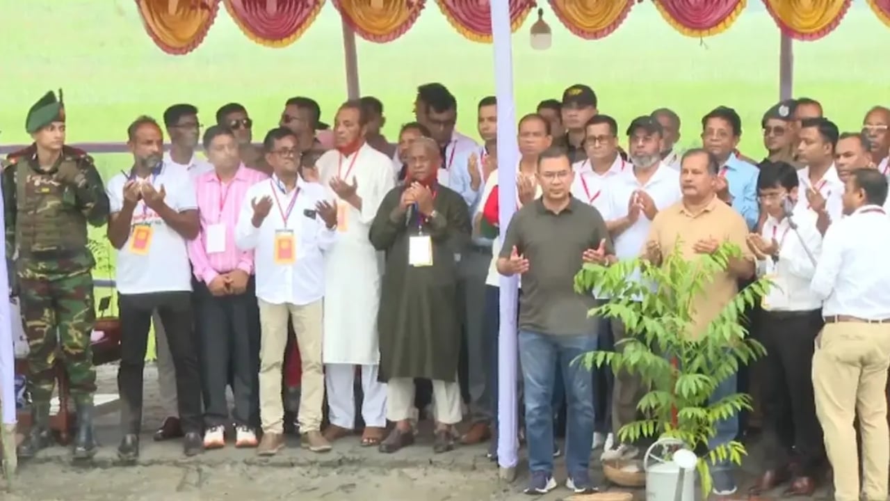 বরিশালে পৌঁছেছেন প্রধানমন্ত্রী