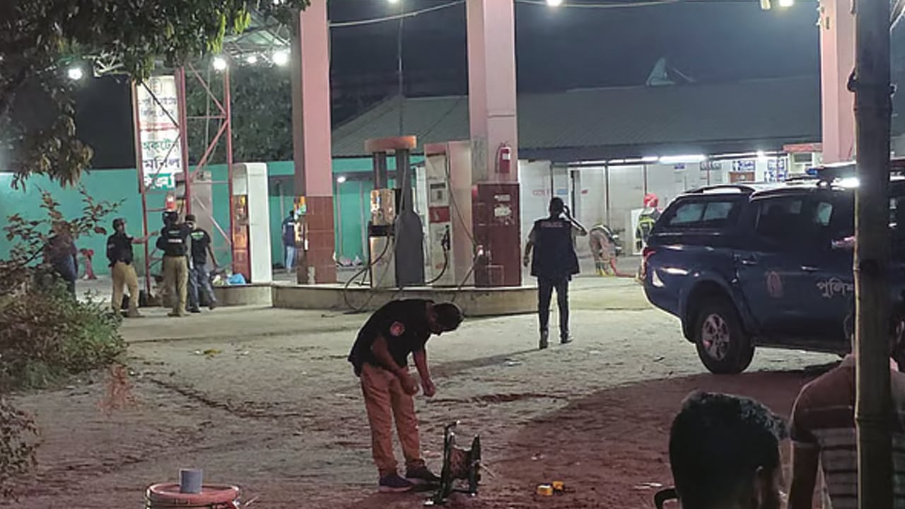 সোনারগাঁয়ে তালাবদ্ধ ব্যাগ ঘিরে বোমা আতঙ্ক