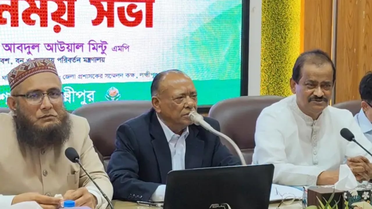 সরকারি চাকরিজীবীদের কাজ হলো কিছু চুরি, কিছু কাজ করা: পরিবেশমন্ত্রী