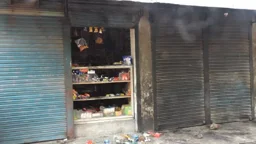 টাকা ভাঙতি না দেওয়ায় দোকান ভাঙচুর, ব্যবসায়ীকে কুপিয়ে হত্যা
