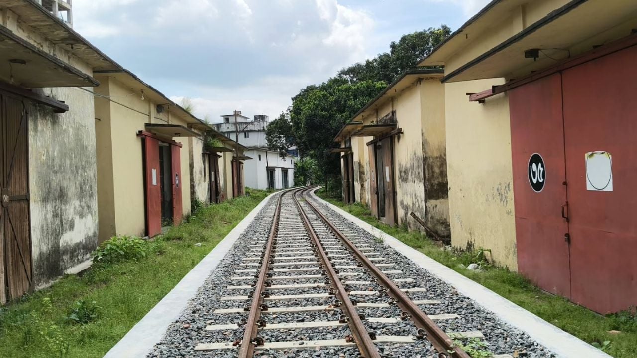 তেজগাঁও কেন্দ্রীয় খাদ্য সংরক্ষাণাগারের (সিএসডি) ভেতরে খাদ্যশস্য আনা ও নেওয়ার জন্য নির্মিত রেললাইন। ছবি: সিজেডএন টোয়েন্টিফোর