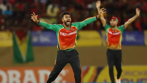 সিপিএলে অভিষেকেই নিজের জাত চেনালেন মিরাজ