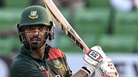 ৭ উইকেট হারিয়ে ধুঁকছে বাংলাদেশ