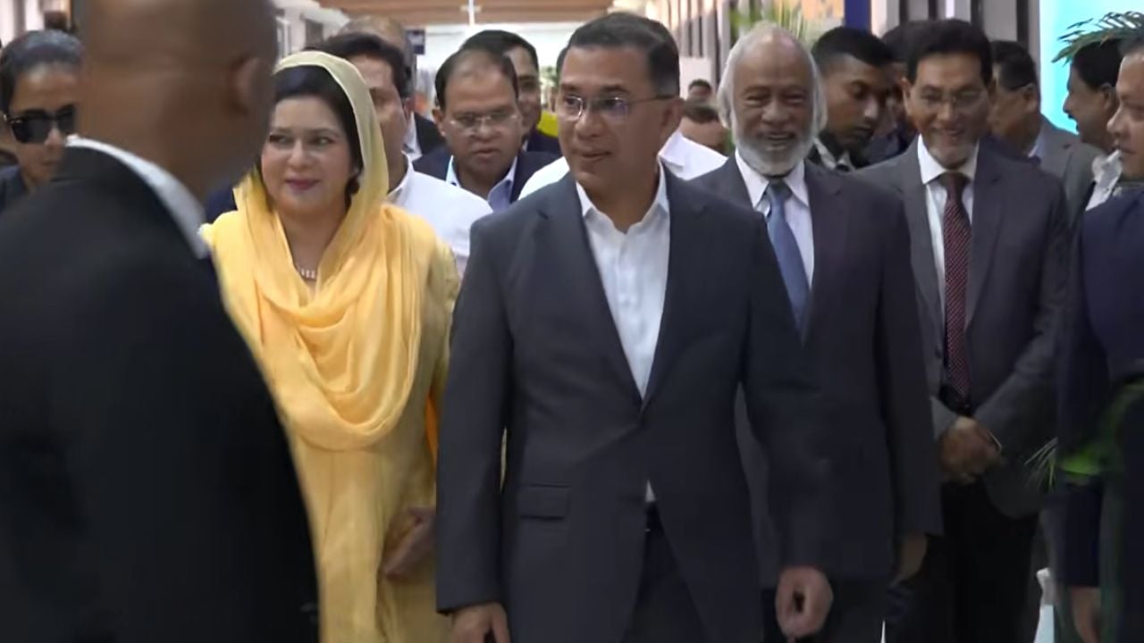 জাতিসংঘ সফর শেষে দেশে ফিরলেন প্রধানমন্ত্রী