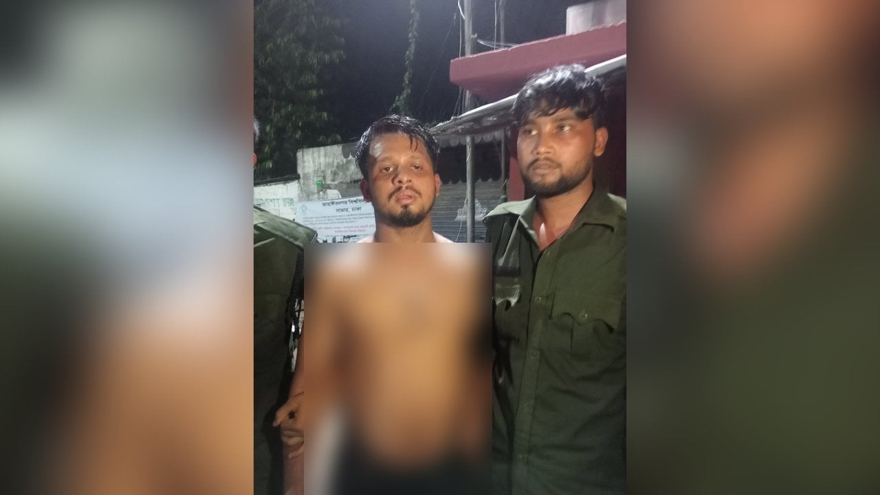 জাবির মহিলা টয়লেটে ভিডিও ধারণ, বহিরাগত আটক
