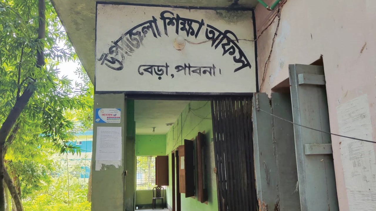 ৫০ প্রাথমিক বিদ্যালয়ের সব শিক্ষককে কারণ দর্শানো নোটিশ
