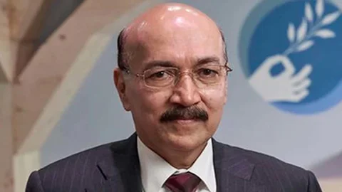 শেখ হাসিনার সাবেক সামরিক উপদেষ্টা তারিক সিদ্দিককে দুদকে তলব
