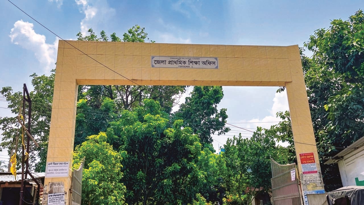 পাবনার ৩৬৭ প্রাথমিকের সব শিক্ষককে কারণ দর্শানো নোটিশ