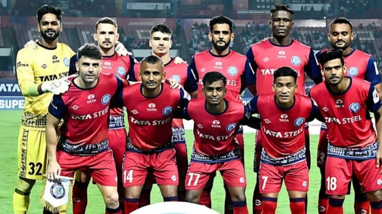 ১২৮ টাকায় বিক্রি হলো ফুটবল ক্লাব!