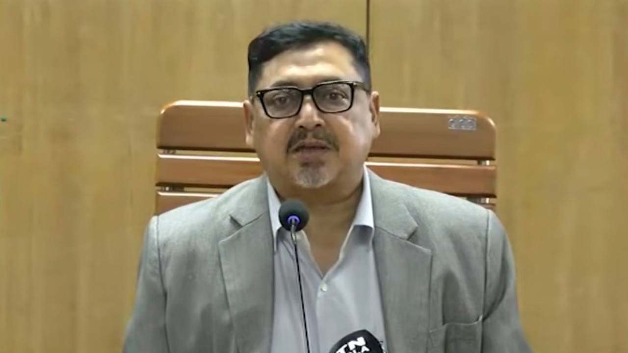 সংবাদ ব্রিফিংয়ে মন্ত্রিপরিষদ সচিব নাসিমুল গণি