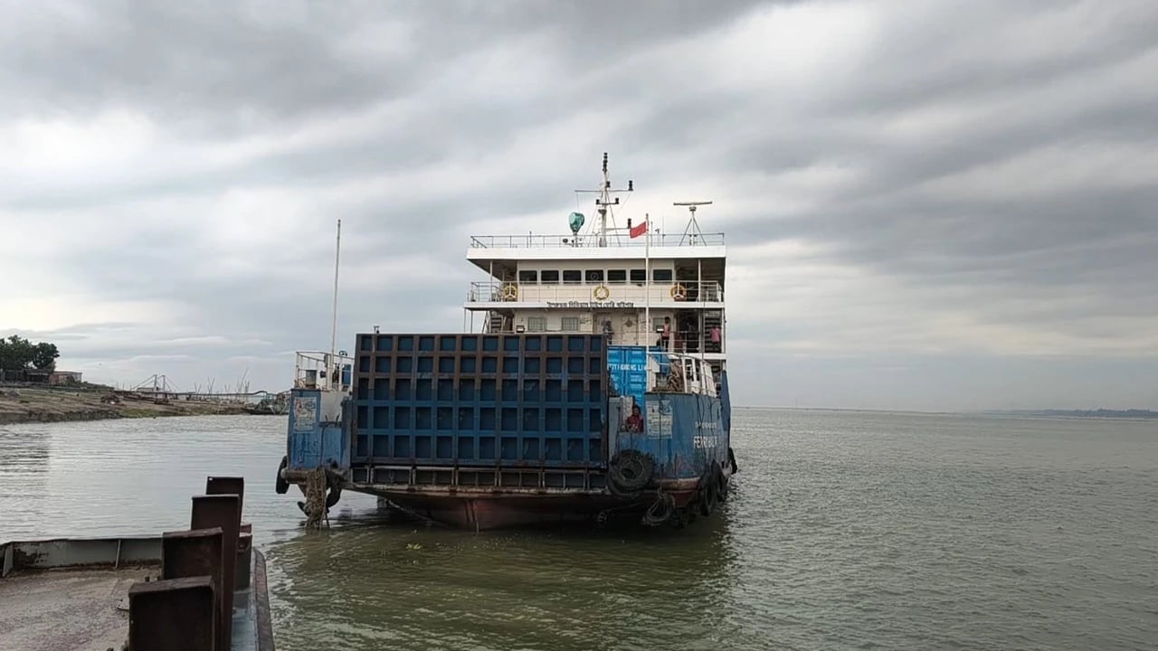 পাটুরিয়া-দৌলতদিয়া রুটে ফেরি চলাচল শুরু