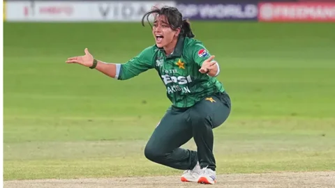 ভারতের কাছে হারের পর পাকিস্তান অধিনায়কের শাস্তি