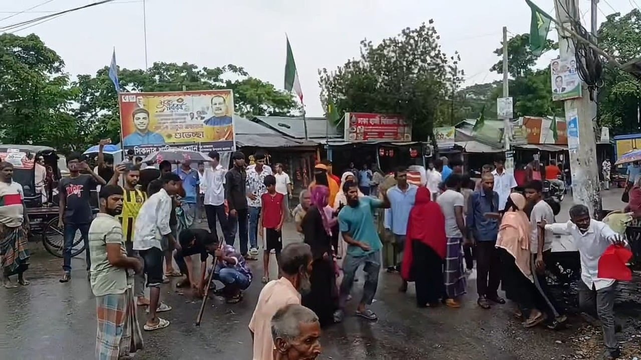 আসামির মৃত্যুর গুজবে বরিশালে মিছিল নিয়ে থানায় হামলা