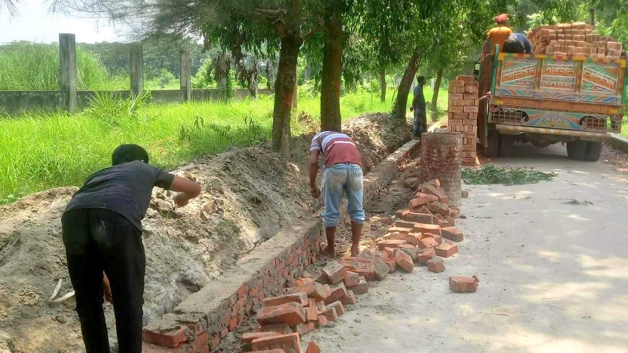 নোবিপ্রবিতে উপাচার্যের নির্দেশের পরও নিম্নমানের সামগ্রী ব্যবহারের অভিযোগ