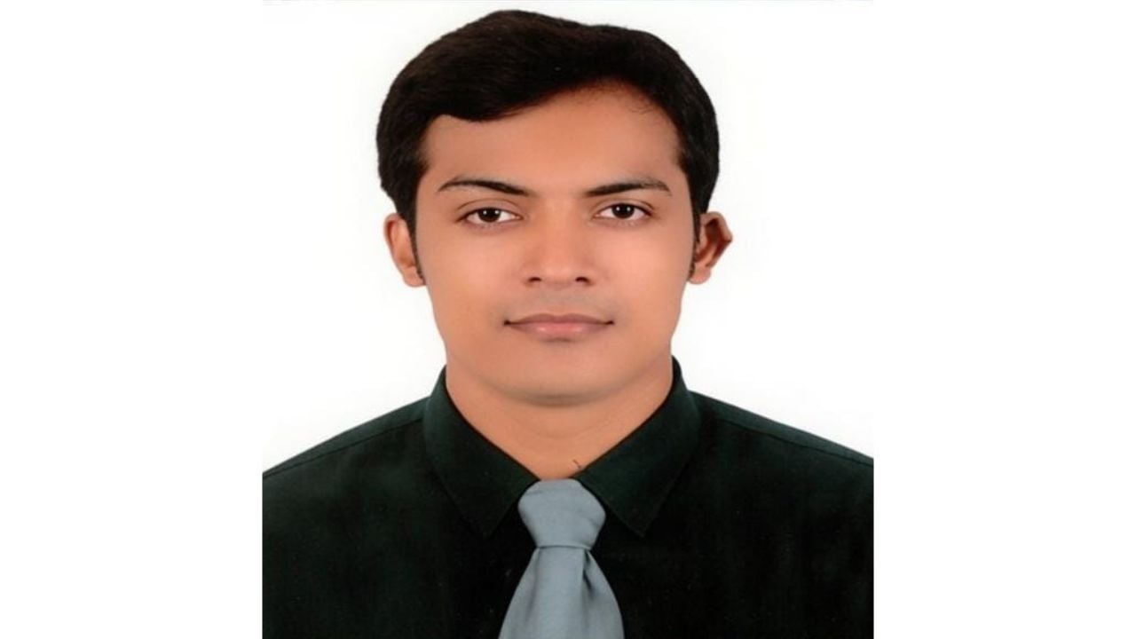 বৃত্তির ফল ফাঁসের ঘটনায় সহকারী মেইনটেন্যান্স ইঞ্জিনিয়ার বরখাস্ত