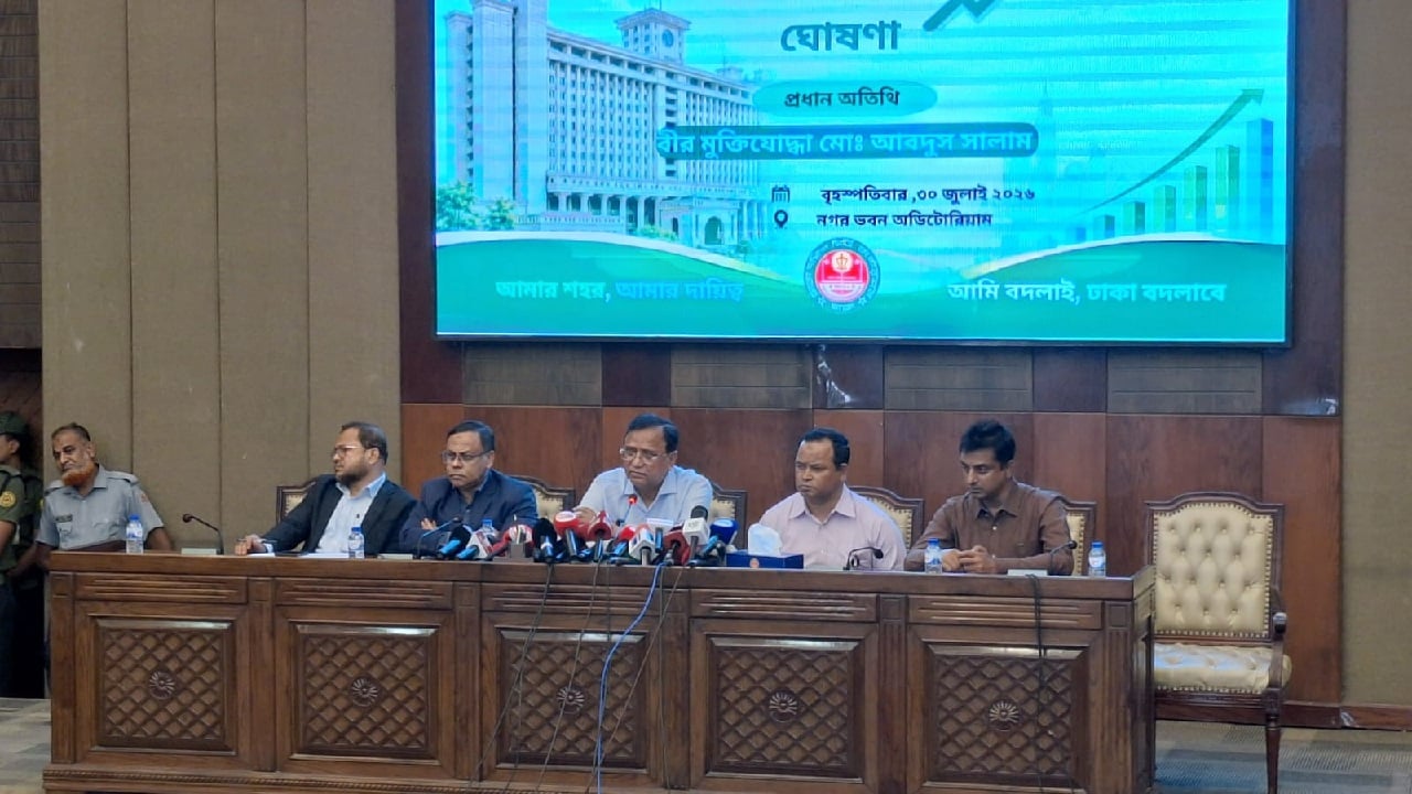 নগর ভবনের অডিটোরিয়ামে বাজেট ঘোষণা করেন ডিএসসিসি প্রশাসক বীর মুক্তিযোদ্ধা মো. আবদুস সালাম