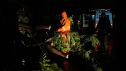 ভারতের অন্ধ্রপ্রদেশে ঘূর্ণিঝড় অর্ণবের আঘাত
