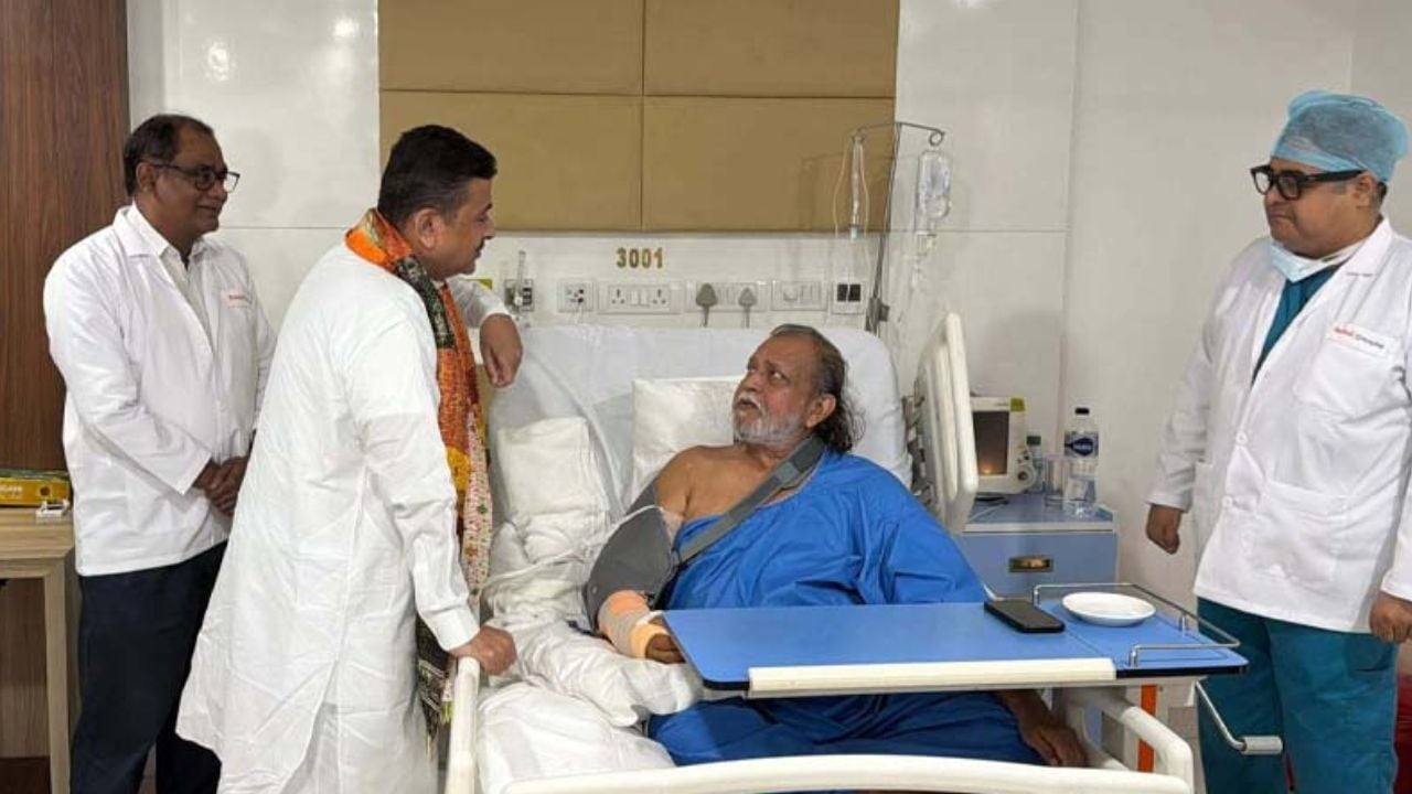 হাসপাতালে মিঠুন চক্রবর্তী, খোঁজ নিলেন শুভেন্দু