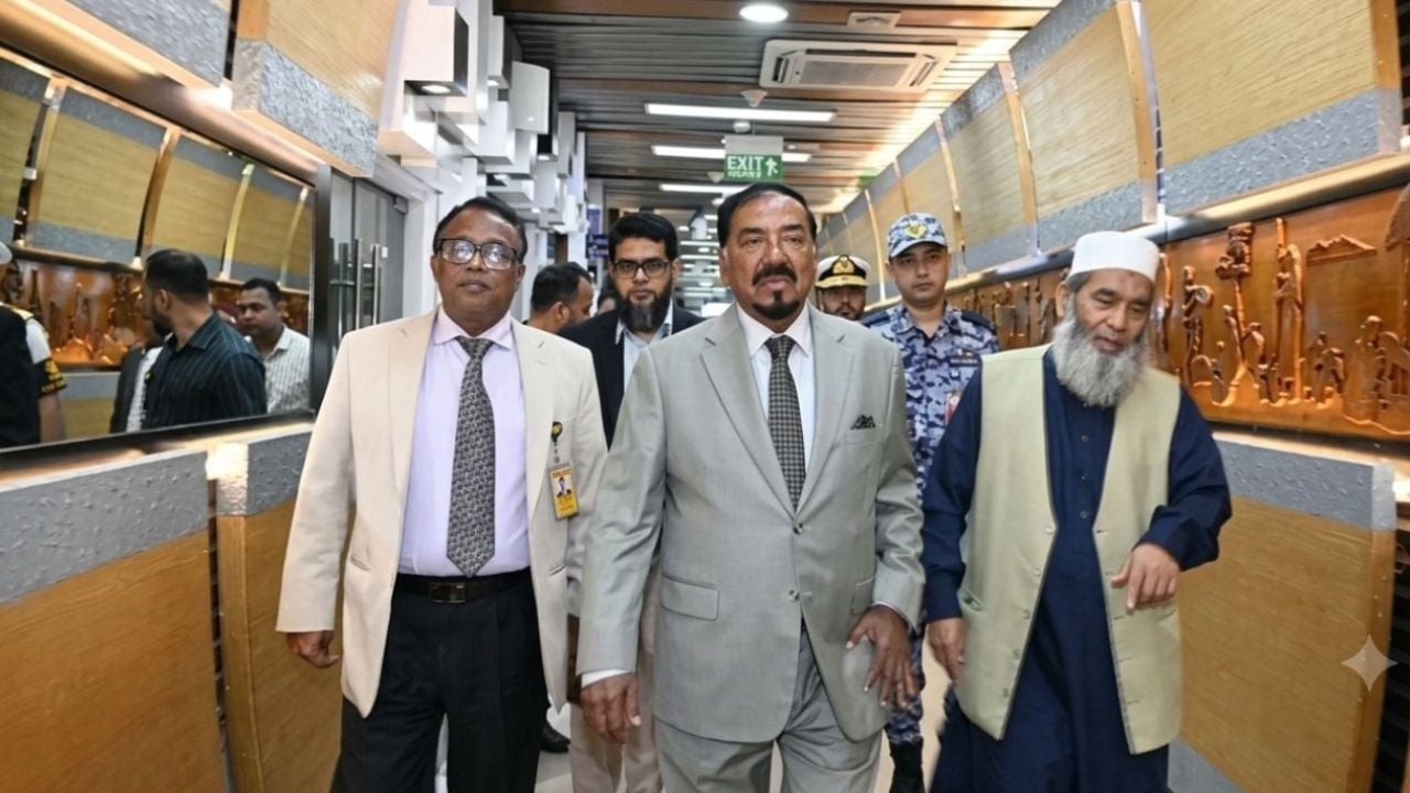 খামেনির জানাজা শেষে দেশে ফিরেছেন স্পিকার
