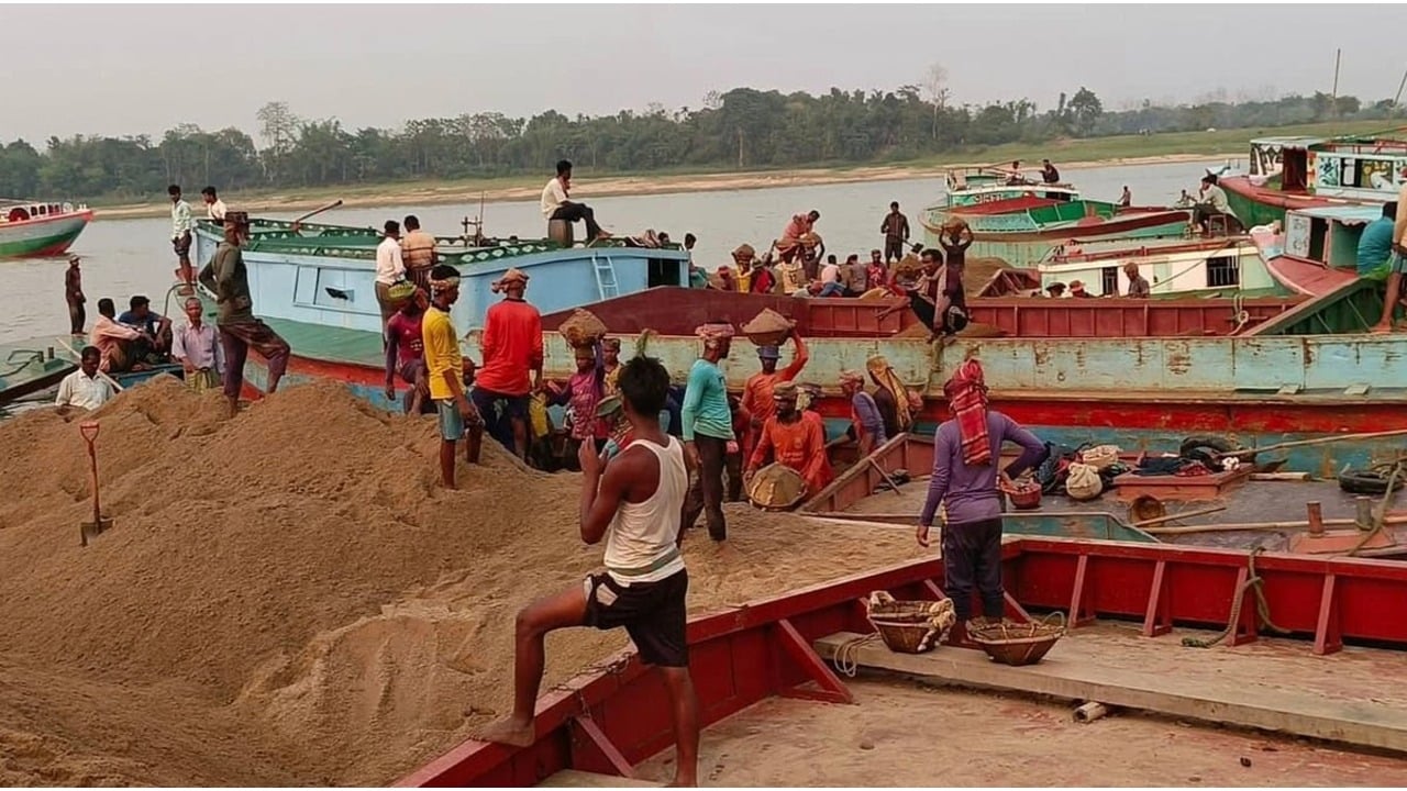 জাদুকাটা নদীতে বালু উত্তোলন মামলার অভিযোগপত্র থেকে বাদ বিএনপি নেতা