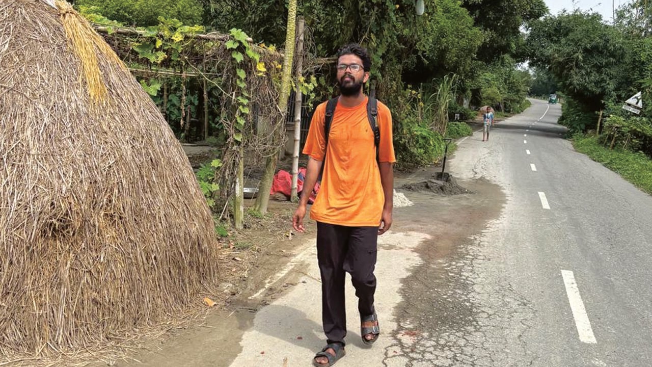 টেকনাফ থেকে তেঁতুলিয়া: পরিবেশ রক্ষার বার্তা নিয়ে হাঁটছেন ফাহিম