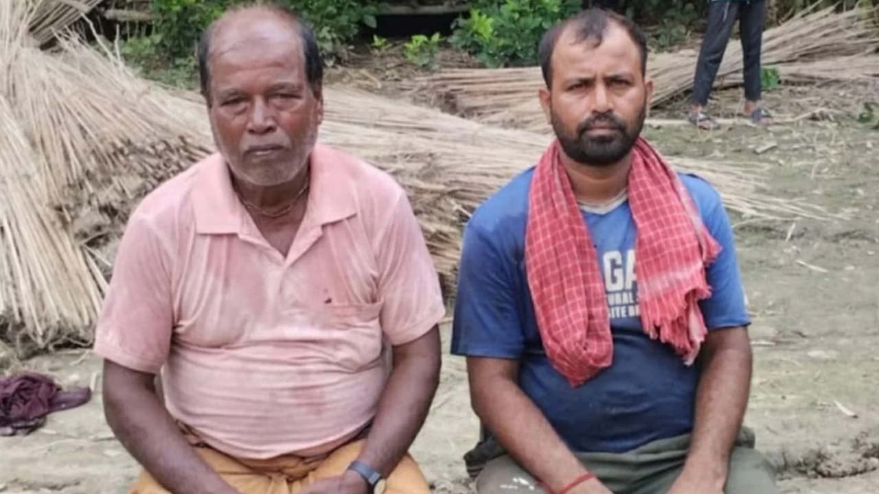 বিএসএফের হাতে বাংলাদেশি আটকের পর দুই ভারতীয়কে ধরে আনলো গ্রামবাসী