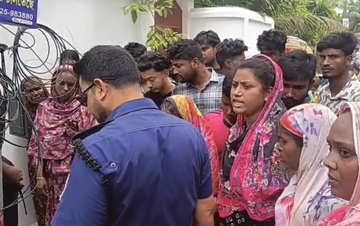নারীর মাথার চুল কেটে, খুঁটিতে বেঁধে মারধরের অভিযোগ