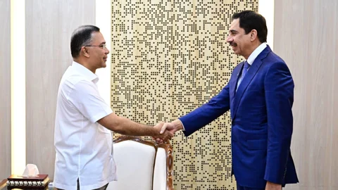 প্রধানমন্ত্রীর সঙ্গে ডিপি ওয়ার্ল্ডের চেয়ারম্যানের সাক্ষাৎ