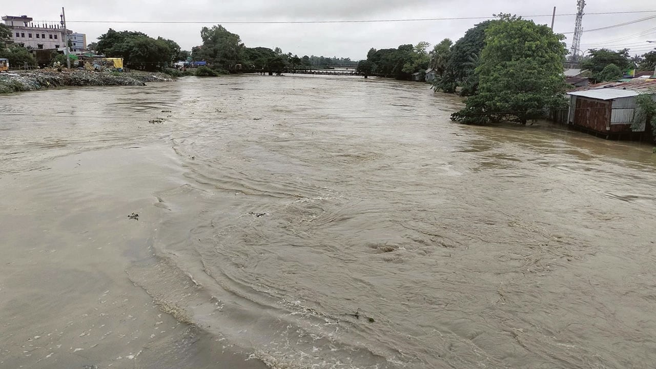 কুশিয়ারা-সোমেশ্বরীর পানি বিপৎসীমার উপরে, বন্যার শঙ্কা