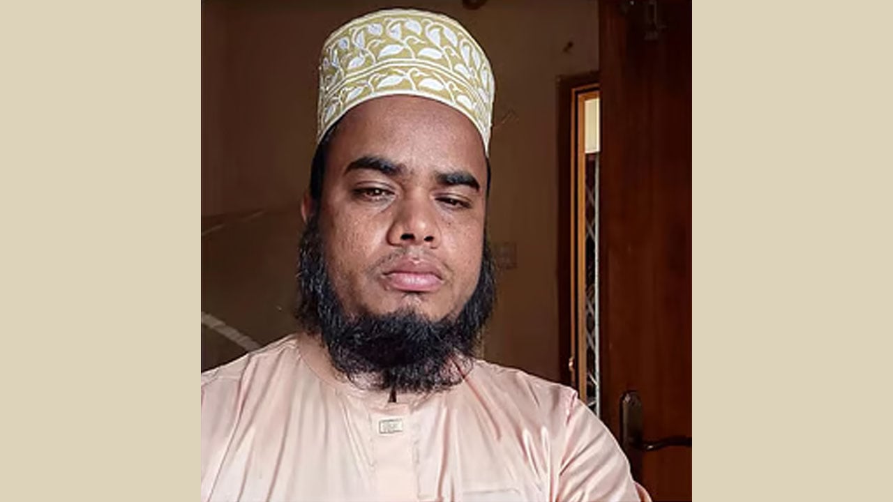 মসজিদে ইমামের ঝুলন্ত লাশ, পাশে চিরকুট