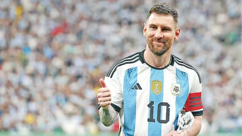 মুহূর্তেই শেষ মেসির বিদায়ী ম্যাচের টিকিট