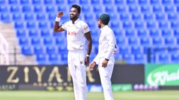 ৬ বলের মধ্যে ২ উইকেট তুলে ম্যাচে ফিরলো বাংলাদেশ
