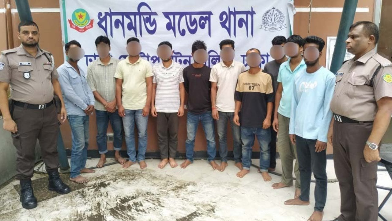 ধানমন্ডিতে মিছিলের প্রস্তুতিকালে আওয়ামী লীগের ১০ নেতাকর্মী গ্রেপ্তার