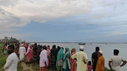 ট্রলার ডুবি: দুদিন পর মিললো ৩ ছেলে-মেয়ের লাশ, নিখোঁজ বাবা