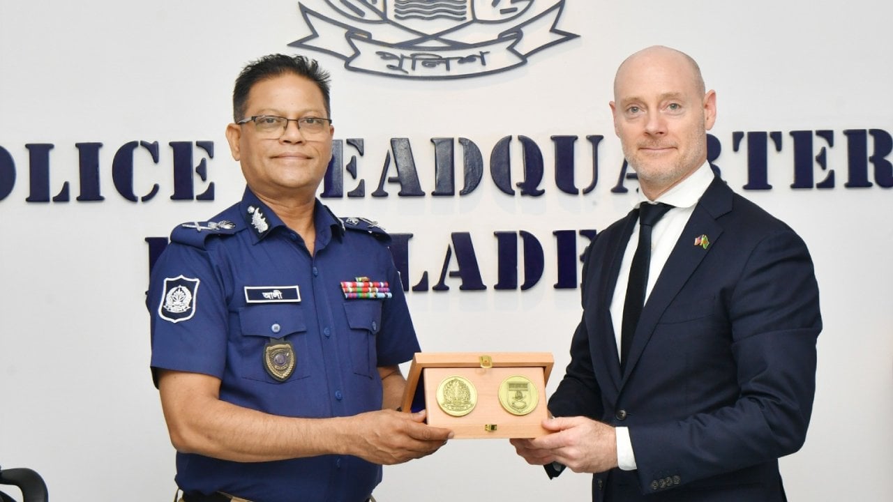 গুজব-প্রতারণা বন্ধে এফবিআইয়ের সহায়তা চাইলো পুলিশ