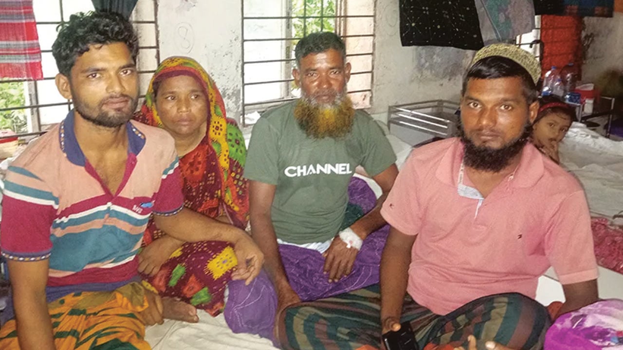 ঝড়ে ডুবে যায় ট্রলার, তিন দিন সাগরে ভেসে ছিলেন আল আমিন